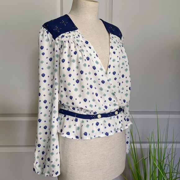 Free People Top Half Wrap V-Neck Long Sleeve Cinched Waist Ivory Blue M NWT - Picture 3 of 8